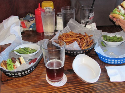 Hawai'i Nui Southern Cross Ale and burgers